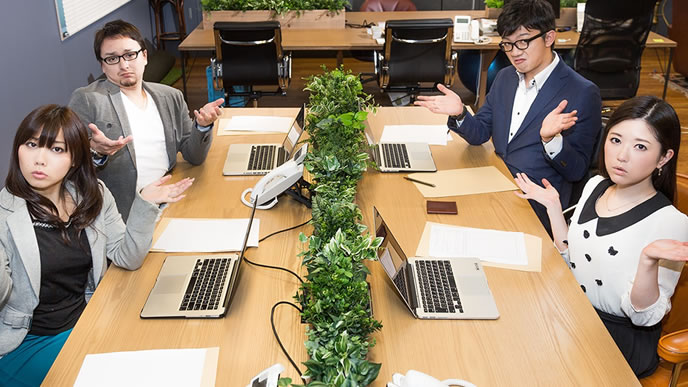 疑問を持った社員達