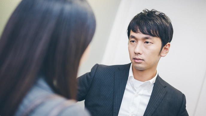 自分の意見を曲げない男性