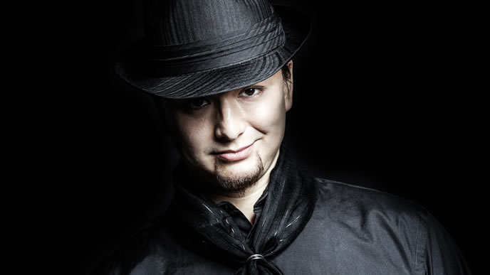 悪い表情の男性