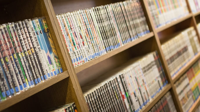 ネットカフェの本棚