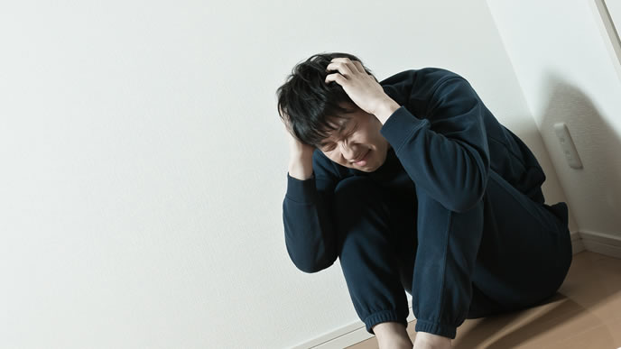 ワーキングプアで悩む男性