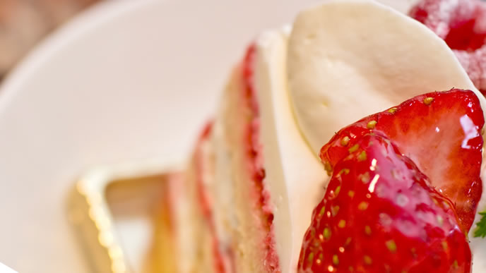 甘いイチゴのショートケーキ