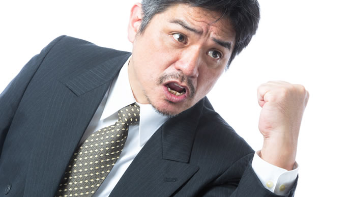 意欲的な雰囲気の男性