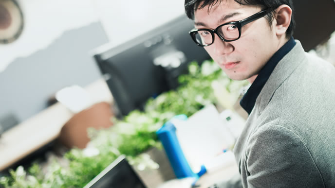 話すのが苦手な職場の同僚