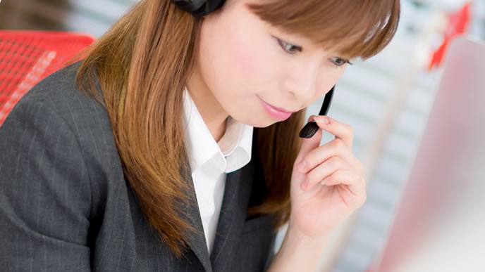オペレーターの仕事をしている女性