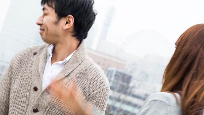 誤解を与えてビンタを食らう男性