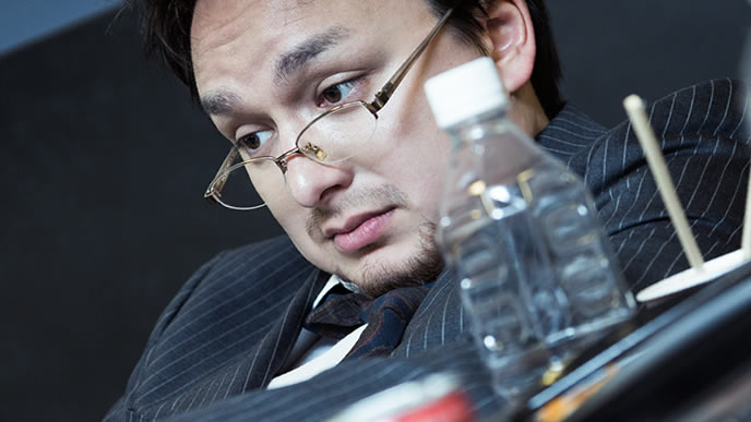 残業続きで顔面蒼白の男性