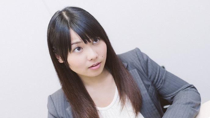 勉強熱心な女性