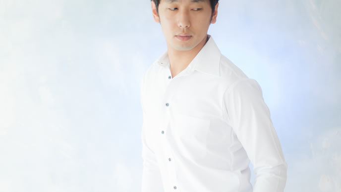 客観的に自分を見下ろす男性