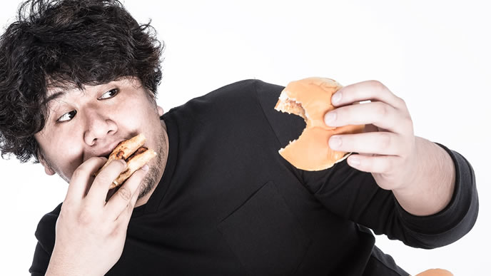 責任感を捨て去った大食いの男性