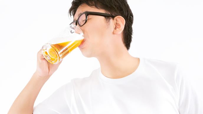 お酒が大好きな男性