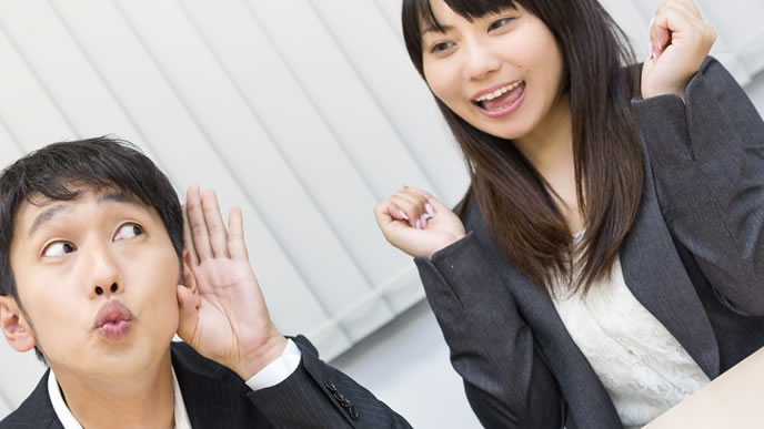 仲の良さを演じる小悪魔系女子