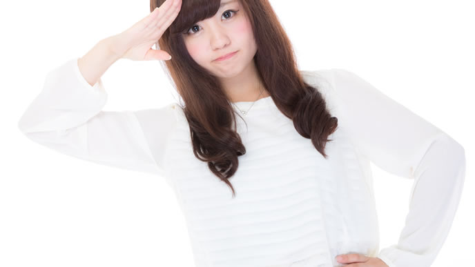 元気良く挨拶する女性