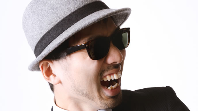 辛い気持ちを叫ぶ男性