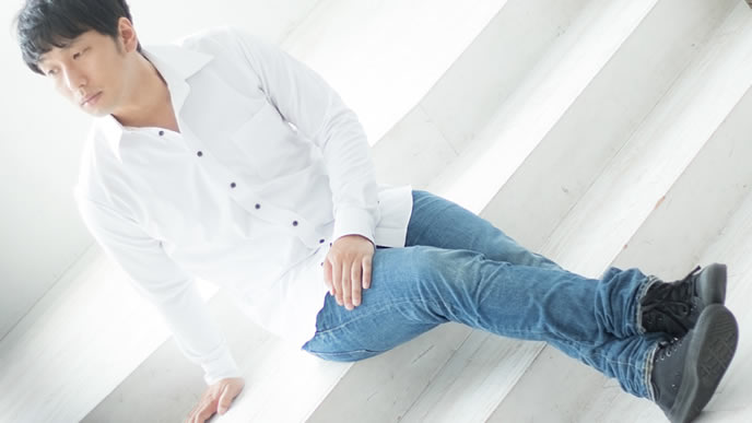 部屋に篭る人間嫌いの男性