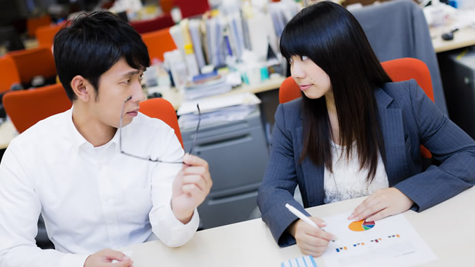 相談ごとは任せろという表情の頼れる上司