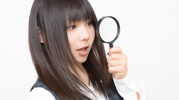 自分にあった髪型を探している女性