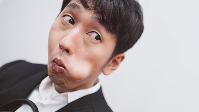 自分を正当化するために悪気もなく嘘を吐く男性