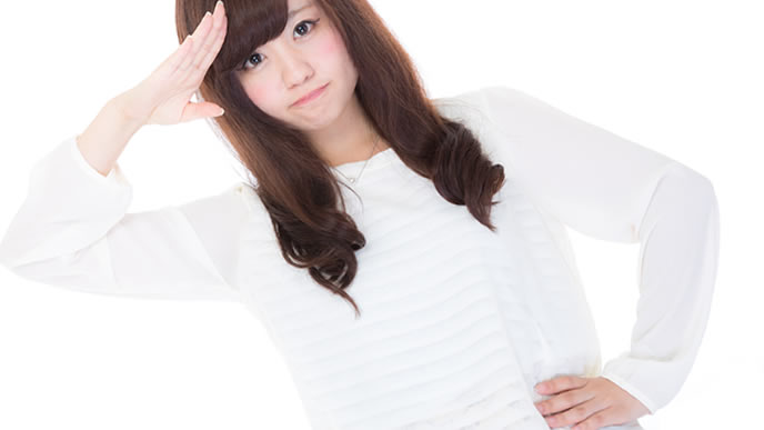 元気にお帰りの挨拶をする体育会の女性