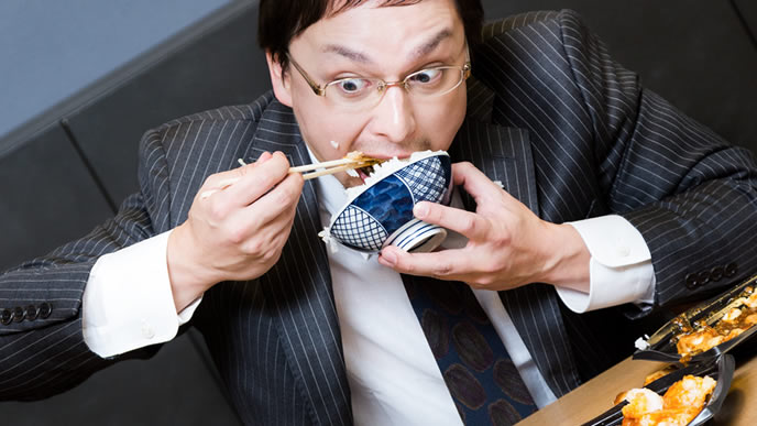 食費を節約する気がない男性