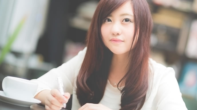 ちょとだけスキがある女性