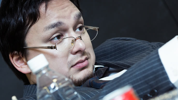 仕事が忙しく残業続きの男性