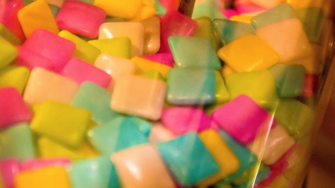 色とりどりのカラフルなガム