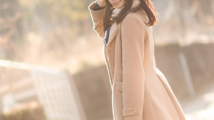 時候の挨拶でメールを送るのが好きな女性