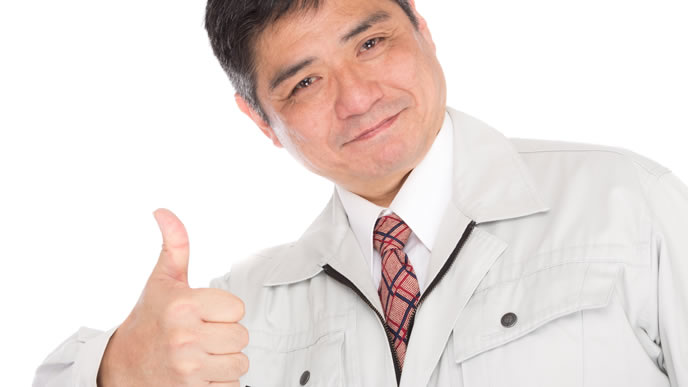 納得の表情でポーズを決める上司