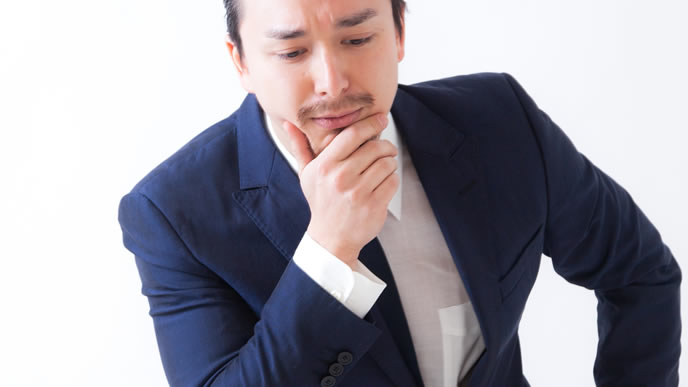 やりがいとは何か自問自答する男性