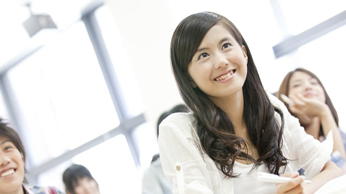 将来の道を探し中の女子大生