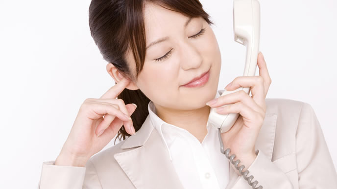 クレーム電話に嫌気がさしている女性