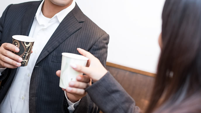 復縁に向けて話し合う男女