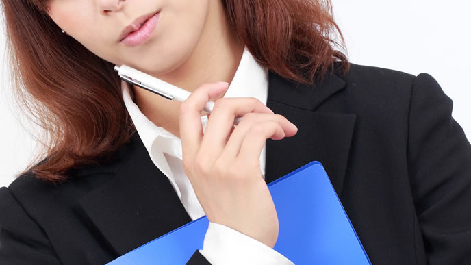 試用期間でクビになり再就職を目指す女性
