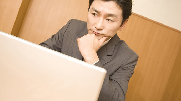 ビジネスメールの返信に困る部長