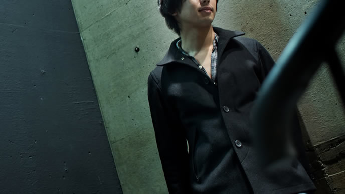 仕事中に一人になりたくて地下に逃げ込む男性