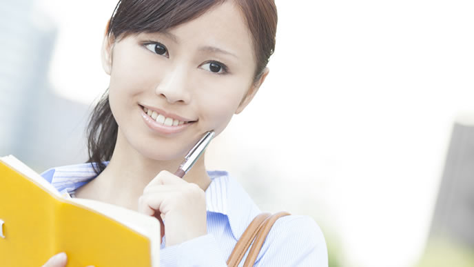 顧客へ良い提案を思いついたOL