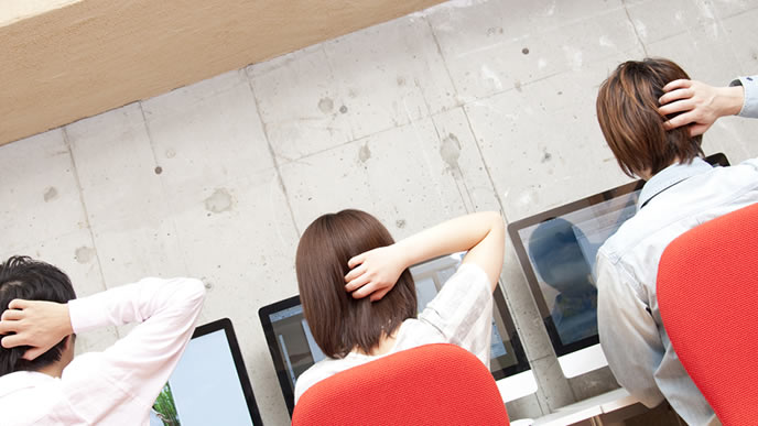 「幸いです」の間違った使い方をしているビジネスマン