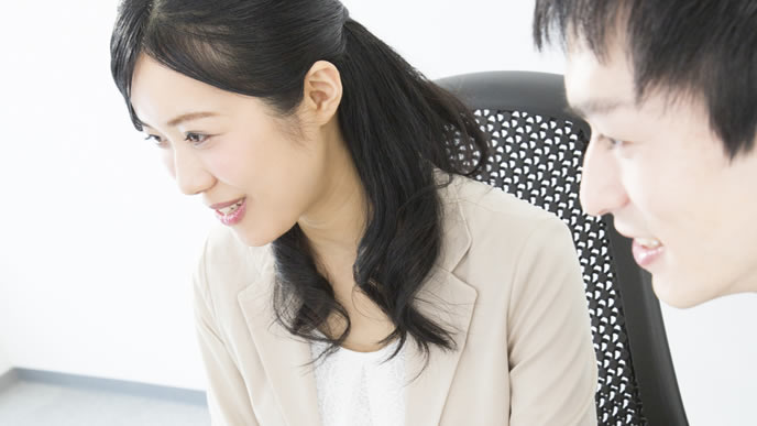 正しい敬語表現を教えるマナー講師