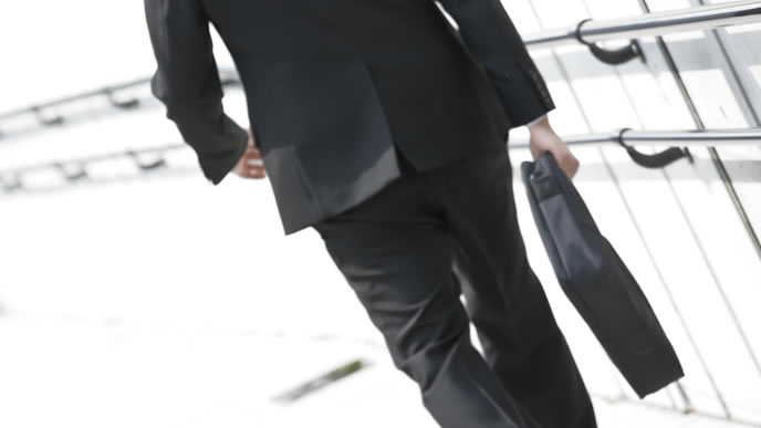 社運のかかった商談へ向かうサラリーマン