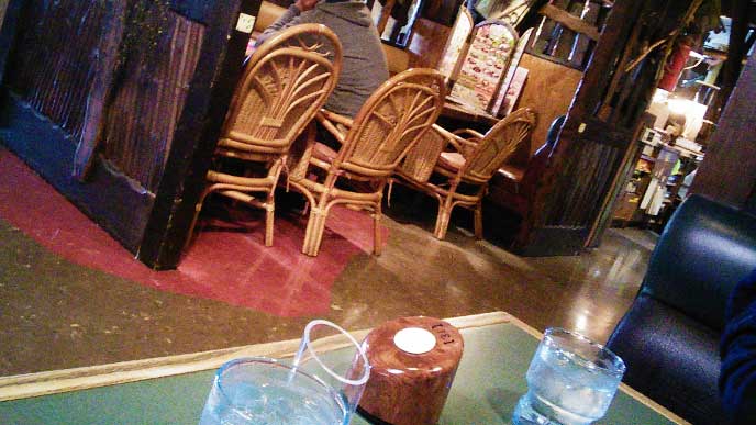 ファミリーレストランの店内