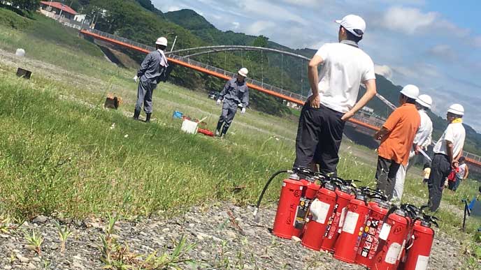消防団の消火訓練