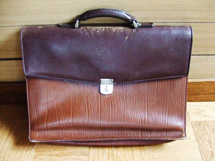 本皮のビジネスバッグ