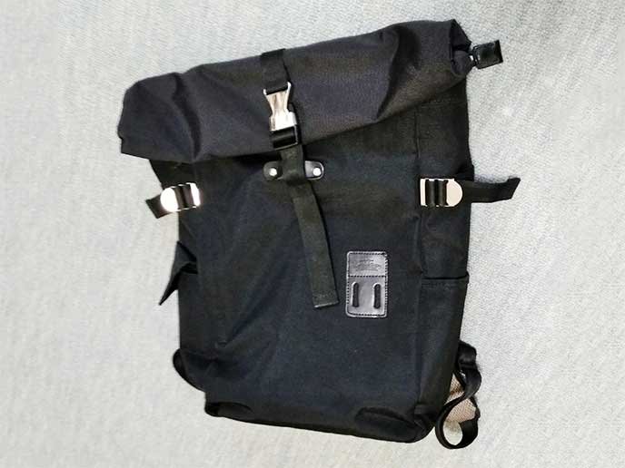 フォーマルでも使える黒いリュック