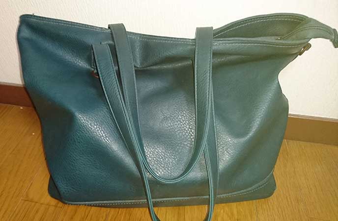 青緑色のトートバッグ