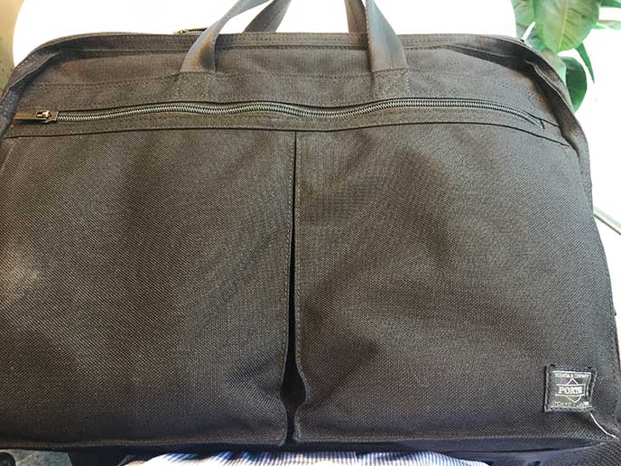 ポーターの黒いビジネスバッグ