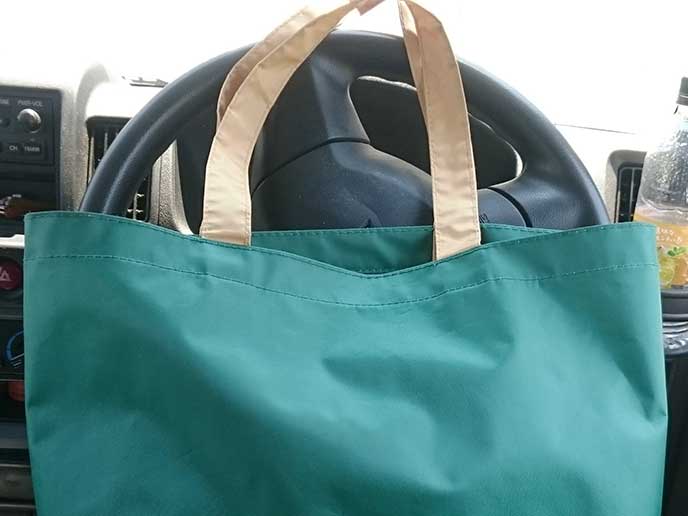 ナイロン製のトートバッグ