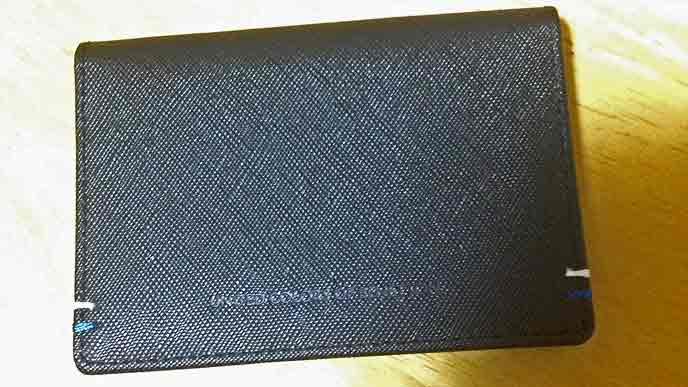 黒のシンプル名刺入れ
