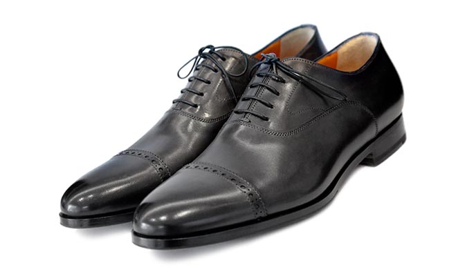 ストレートチップの紳士靴