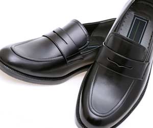 Uチップの紳士靴